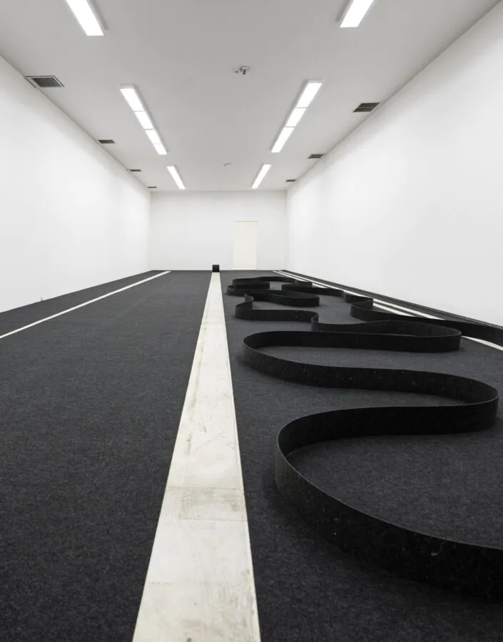 "Método para arranque e deslocamento" (1992/1993), de José Damasceno.