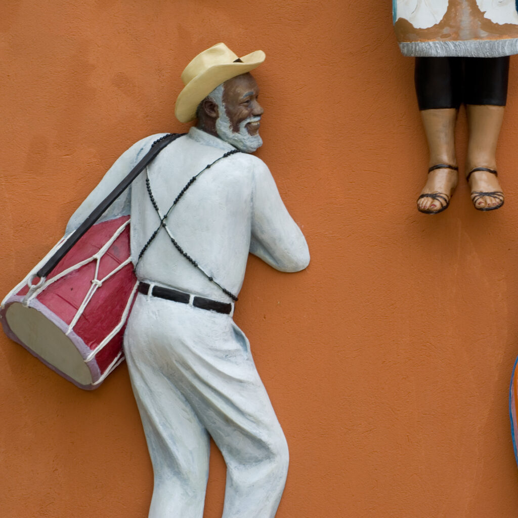 Obra Abre a porta, 2006, de John Ahearn & Rigoberto Torres. Acervo de arte contemporânea Inhotim