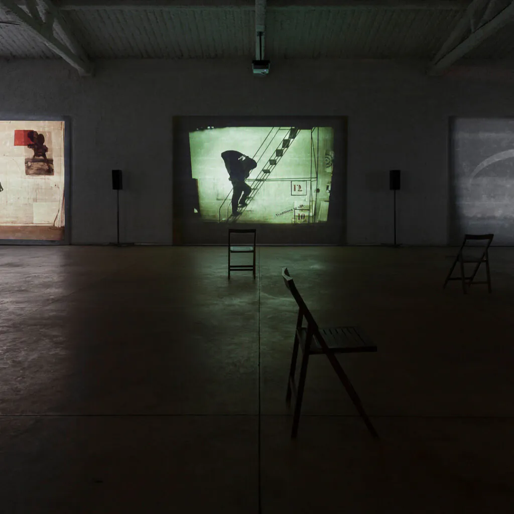 William Kentrigde, I am not me, the horse is not mine, 2008, videoinstalação Foto: Eduardo Eckenfels