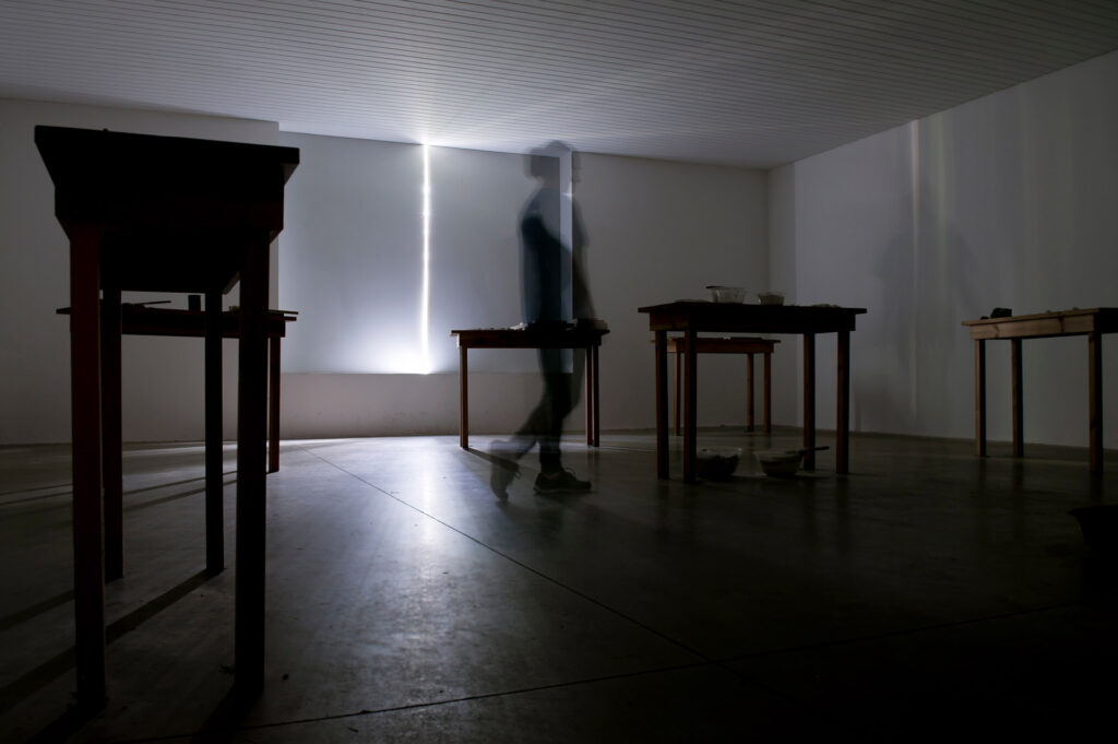 La Intimidad de la Luz en St. Ives, Victor Grippo, Inhotim