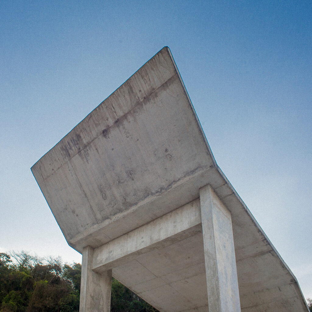 Obra Desert Park, 2010 de Dominique Gonzalez-Foerster.Acervo de arte contemporânea Inhotim