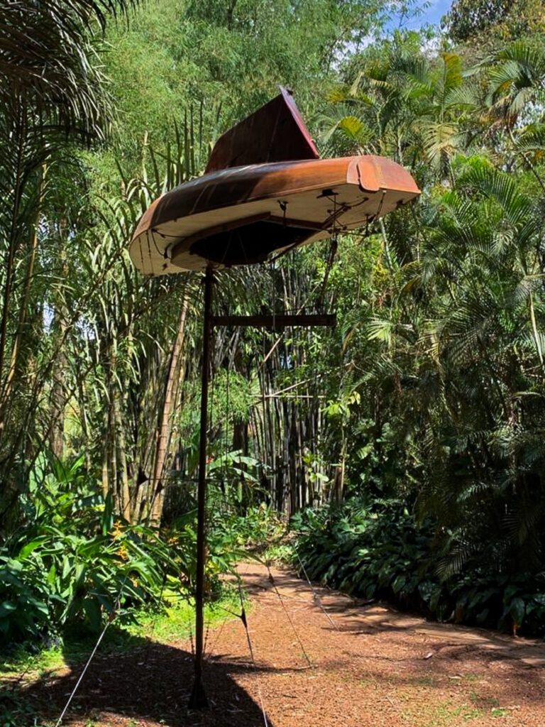 Simon Starling, The Mahogany Pavilion (Mobile Architecture nº 1), 2004. Acervo de arte contemporânea Inhotim
