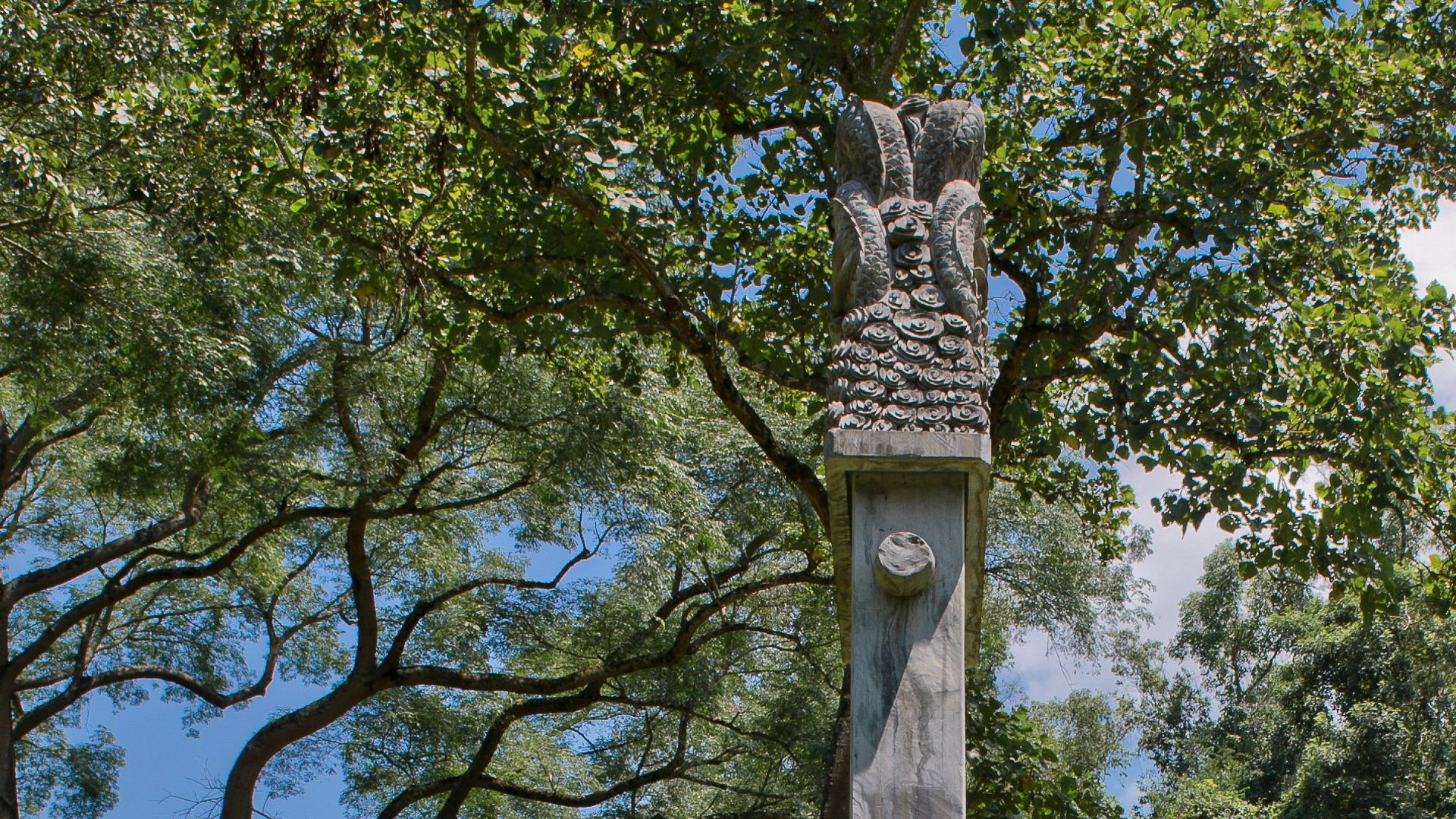 Obra Gui Tuo Bei, 2001, de Zhang Huan. Acervo de arte contemporânea do Inhotim