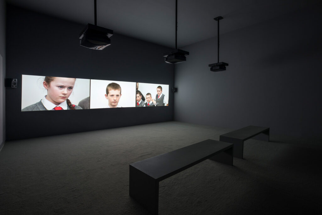 Rineke Dijkstra, I see a Woman crying, 2009, Galeria Fonte Inhotim