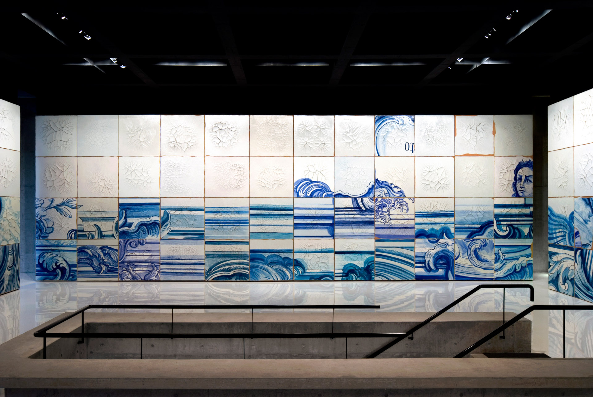 Obra Celacanto provoca maremoto, 2004-08, de Adriana Varejão. Acervo de arte contemporânea do Inhotim
