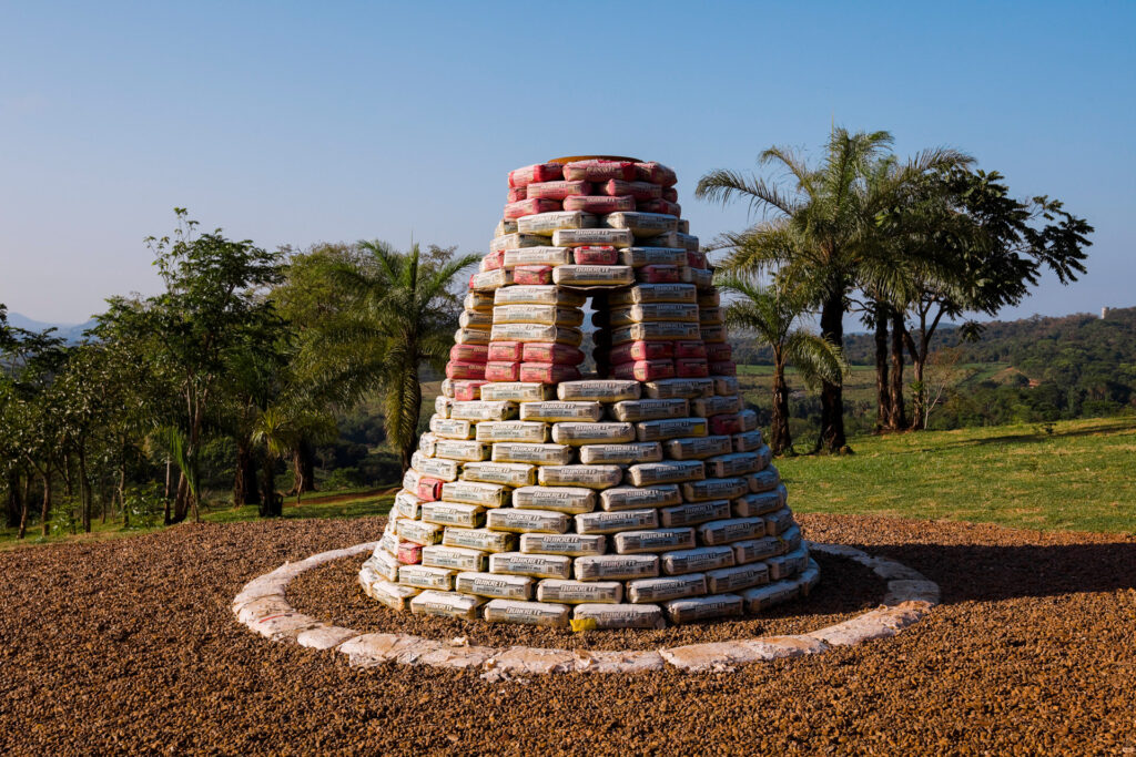 Beehive Bunker, 2006, de Chris Burden. Acervo de arte contemporânea do Inhotim