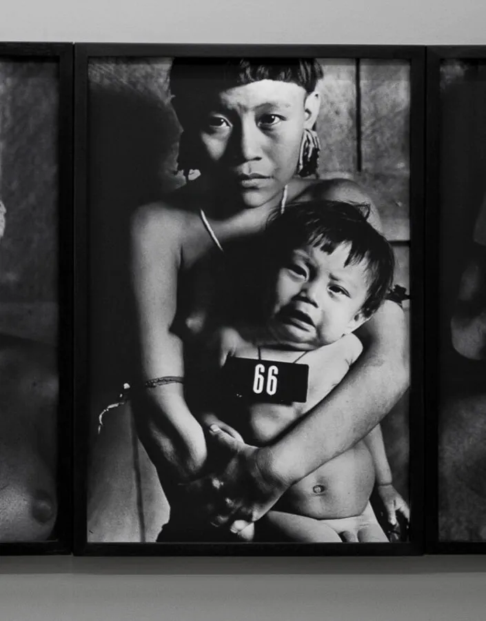 Claudia Andujar, série Marcados, 1981-83, [detalhe]. Foto: Eduardo Eckenfels.