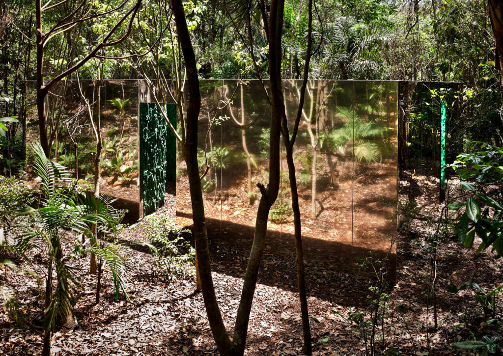 O Vegetation Room Inhotim, 2010-12, da artista Cristina Iglesias. Acervo de arte contemporânea do Inhotim