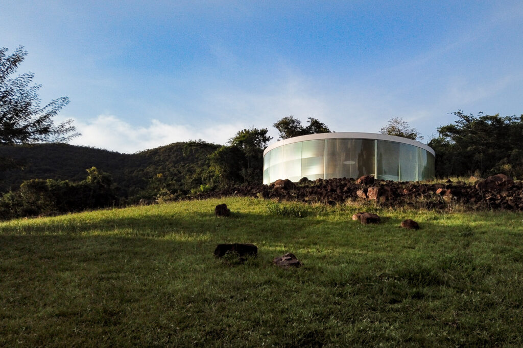 Sonic Pavilion, 2009, de Doug Aitken. Acervo de arte contemporânea do Inhotim