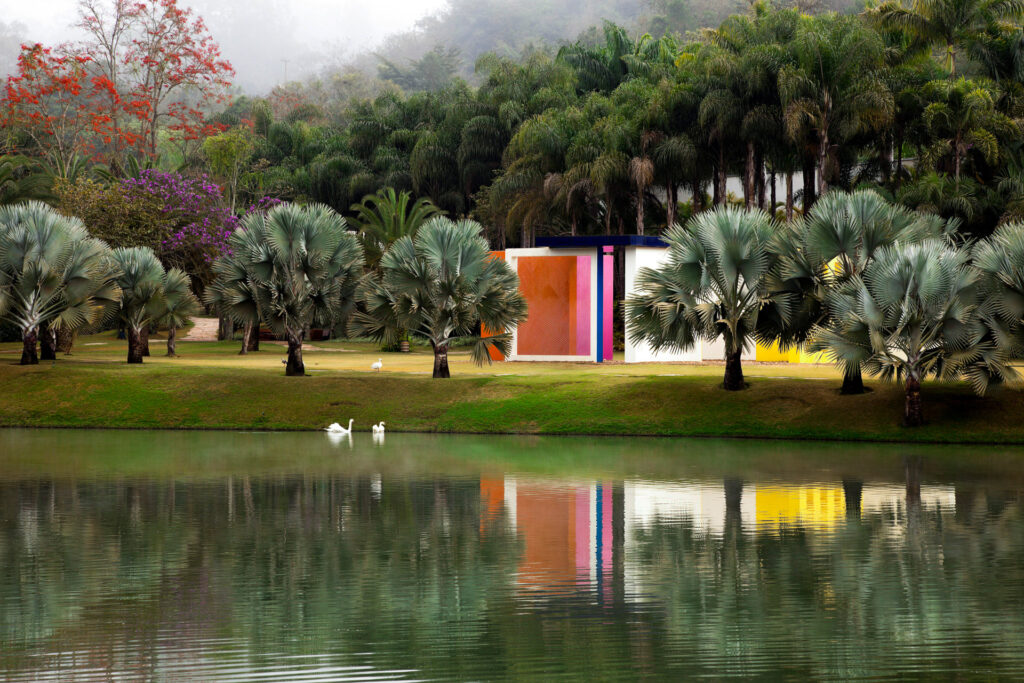 Invenção da cor, Penetrável Magic Square #5, De Luxe, 1977 de Helio Oiticica. Acervo de arte contemporânea Inhotim