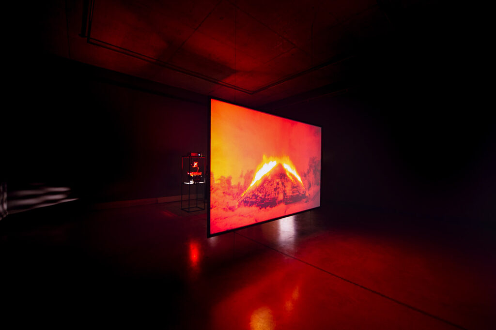 Obra Yano-a, 2005, de Claudia Andujar, Gisela Motta e Leandro Lima. Acervo de arte contemporânea Inhotim