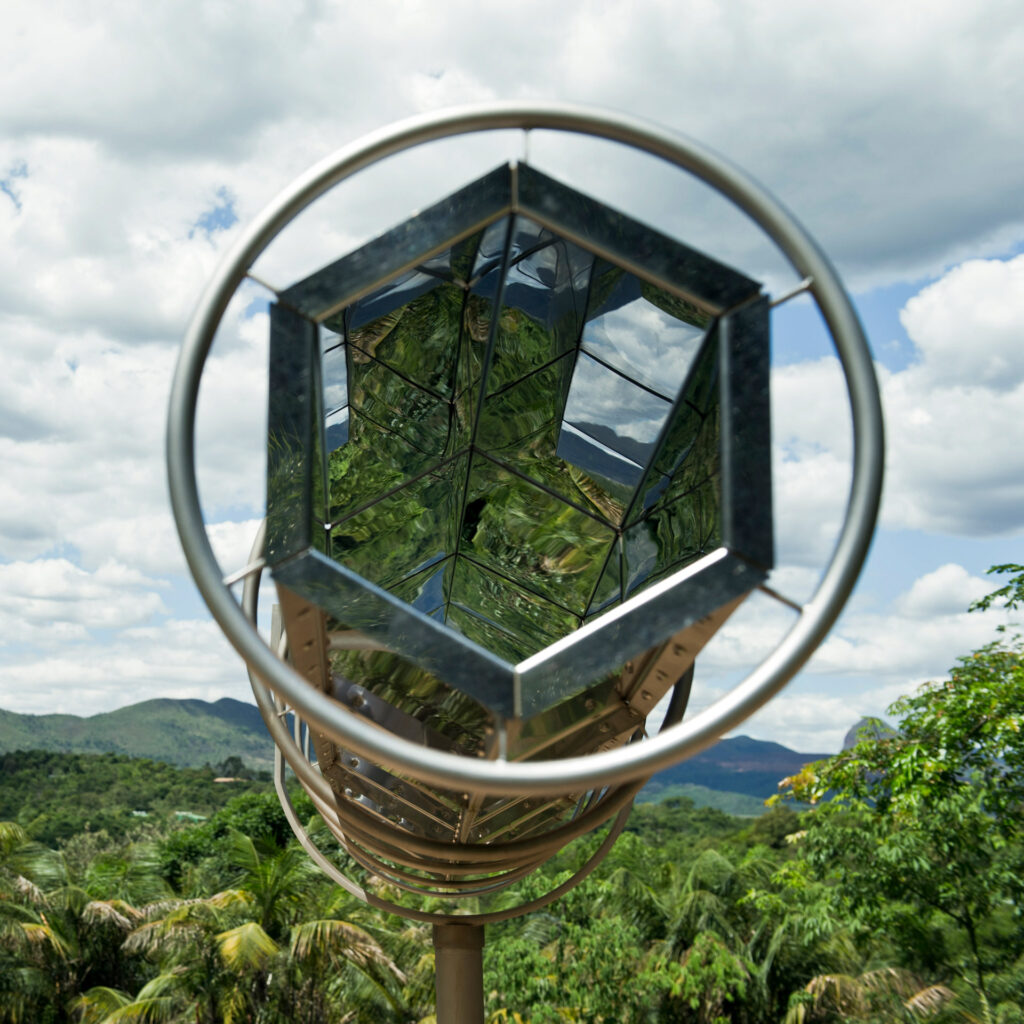 Viewing Machine, 2001 de Olafur Eliasson. Acervo de arte contemporânea Inhotim