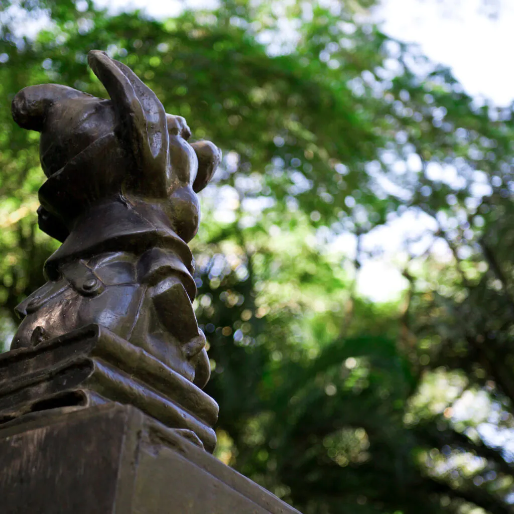 Paul McCarthy, Pinocchio Block Head, 2001, [detalhe], bronze, 320x167x230 cm. Foto: Rossana Magri