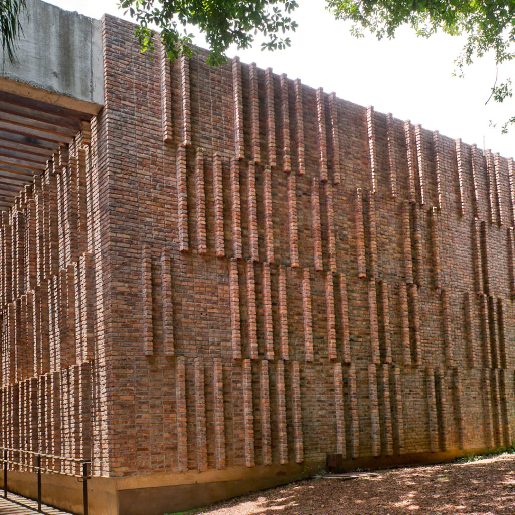 Galeria Claudia Andujar, Arquitetos Associados, 2015. Foto: Eduardo Eckenfels.