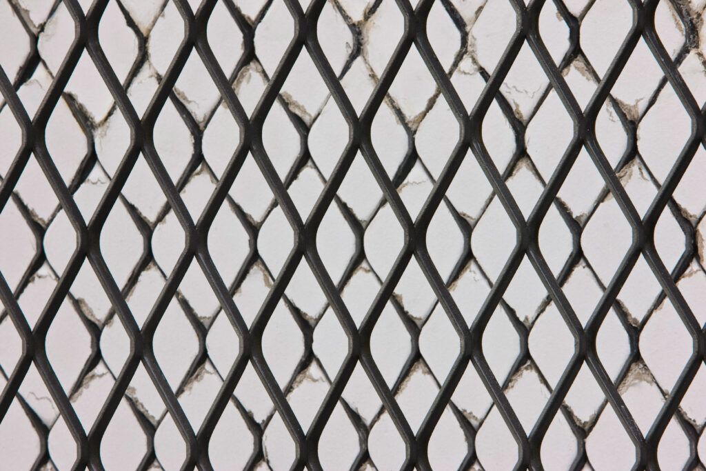 Obra Neither, 2004, Galeria Doris Salcedo. Acervo de arte contemporânea Inhotim