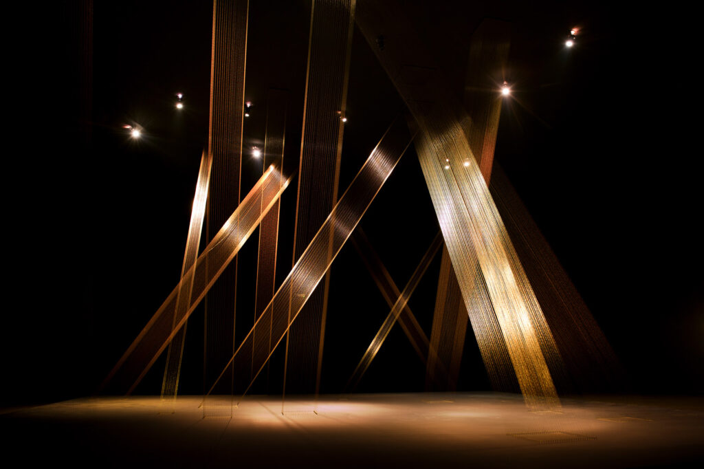 Obra Ttéia 1 C, 2002, de Lygia Pape. Galeria Lygia Pape. Acervo de arte contemporânea Inhotim