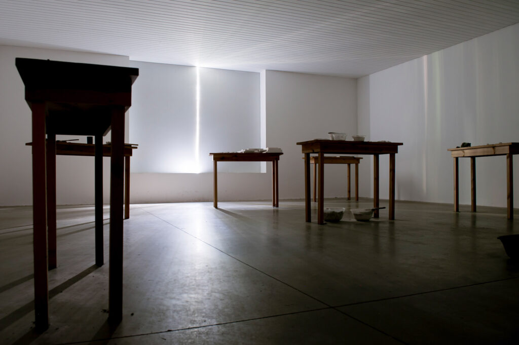 Victor Grippo, La Intimidad de la Luz en St. Ives, 1997. Galeria Marcenaria Inhotim