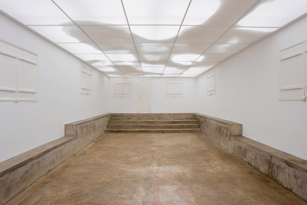 Obra Continente/Nuvem, 2008, de Rivane Neuenschwander. Acervo de arte contemporânea do Inhotim.