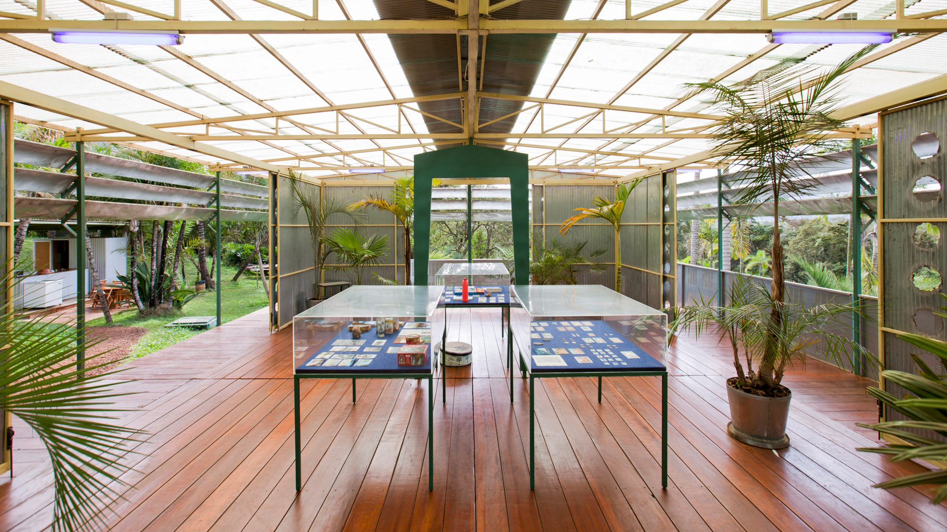 Palm Pavilion, 2006-08 de Rirkrit Tiravanija. Acervo de arte contemporânea Inhotim