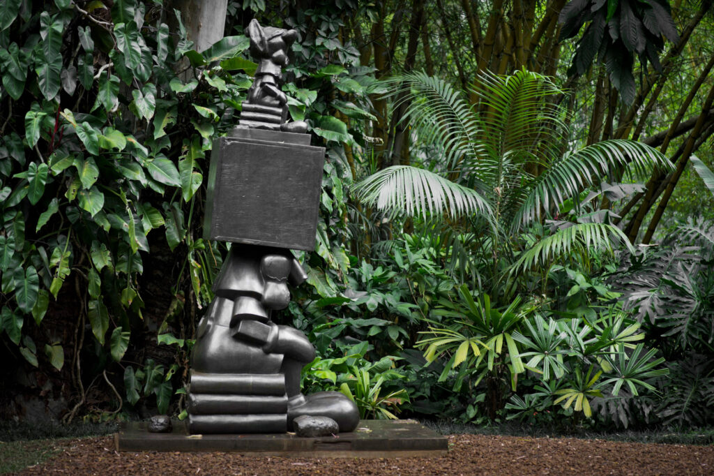 Pinocchio Block Head, 2001 de Paul McCarthy. Acervo de arte contemporânea Inhotim