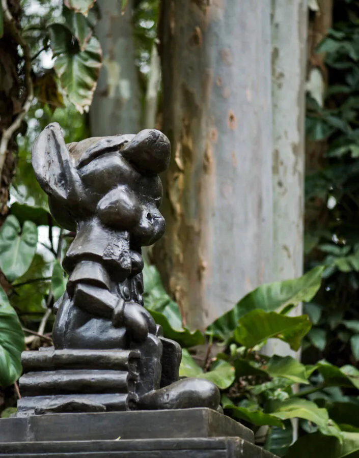 Paul McCarthy, Pinocchio Block Head, 2001, [detalhe],  bronze, 320x167x230 cm. Foto: William Gomes