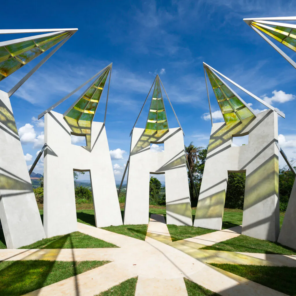 Robert Irwin, Sem título, 2019, [detalhe],  aço inoxidável, concreto, vidro, 6.3x14,6. Foto: William Gomes