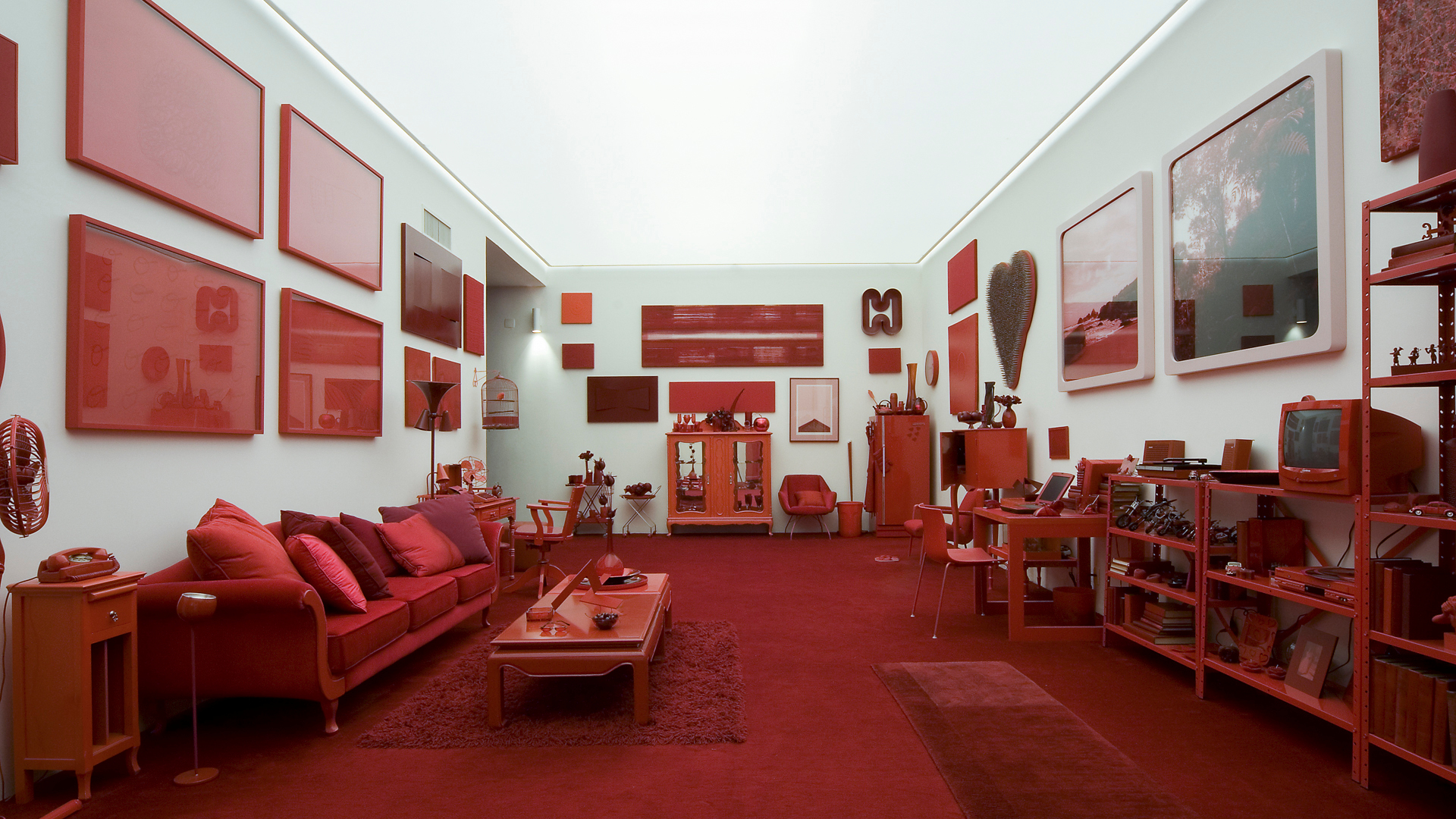 Cildo Meireles, Desvio para o vermelho I: Impregnação, 1967-84. Acervo de arte contemporânea Inhotim