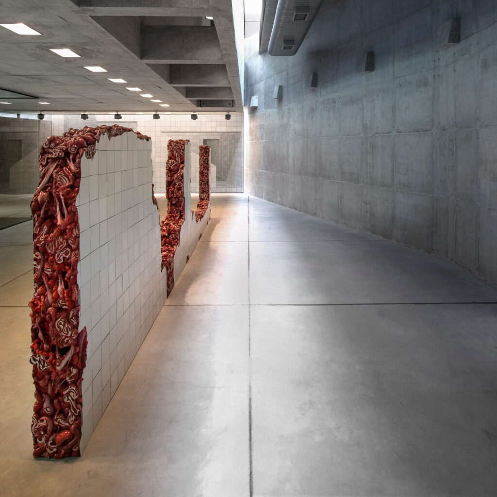 Obra Linda do Rosário (2004), da artista Adriana Varejão. Acervo de arte contemporânea Inhotim