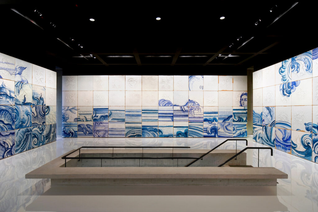 Celacanto provoca maremoto, 2004-08, de Adriana Varejão. Acervo de arte contemporânea Inhotim