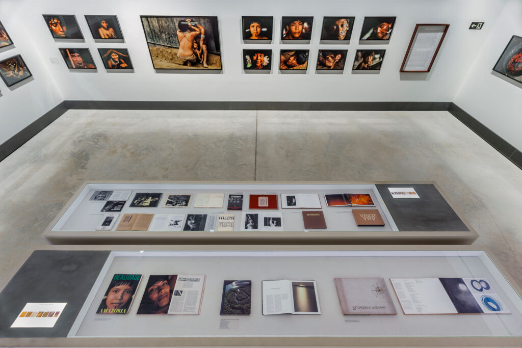 Eixo A terra, Galeria Claudia Andujar. Acervo de arte contemporânea Inhotim