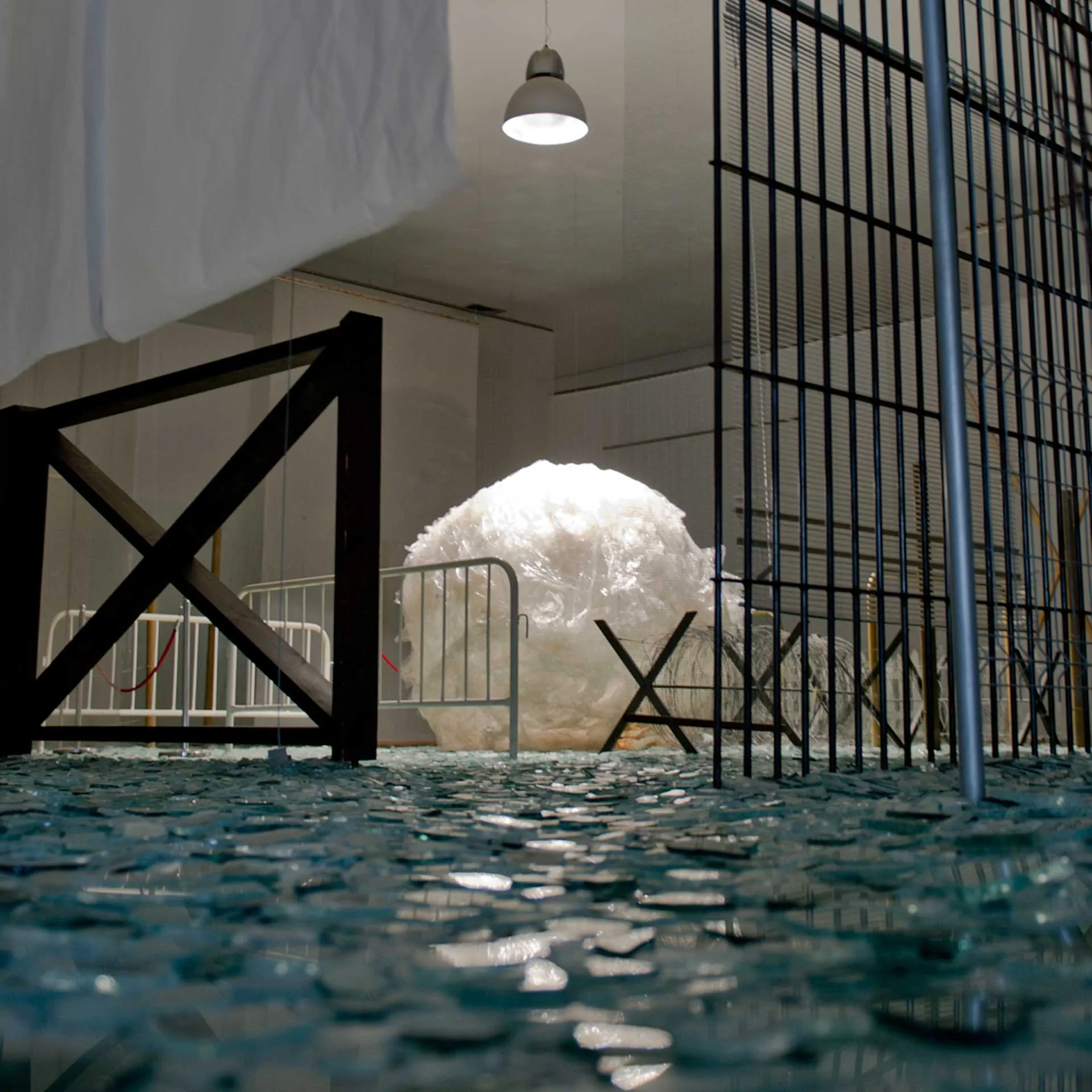 Cildo Meireles, Através, 1983-89, [detalhe] Foto: William Gomes