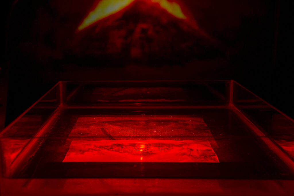 Obra Yano-a, 2005, de Claudia Andujar, Gisela Motta e Leandro Lima. Acervo de arte contemporânea Inhotim