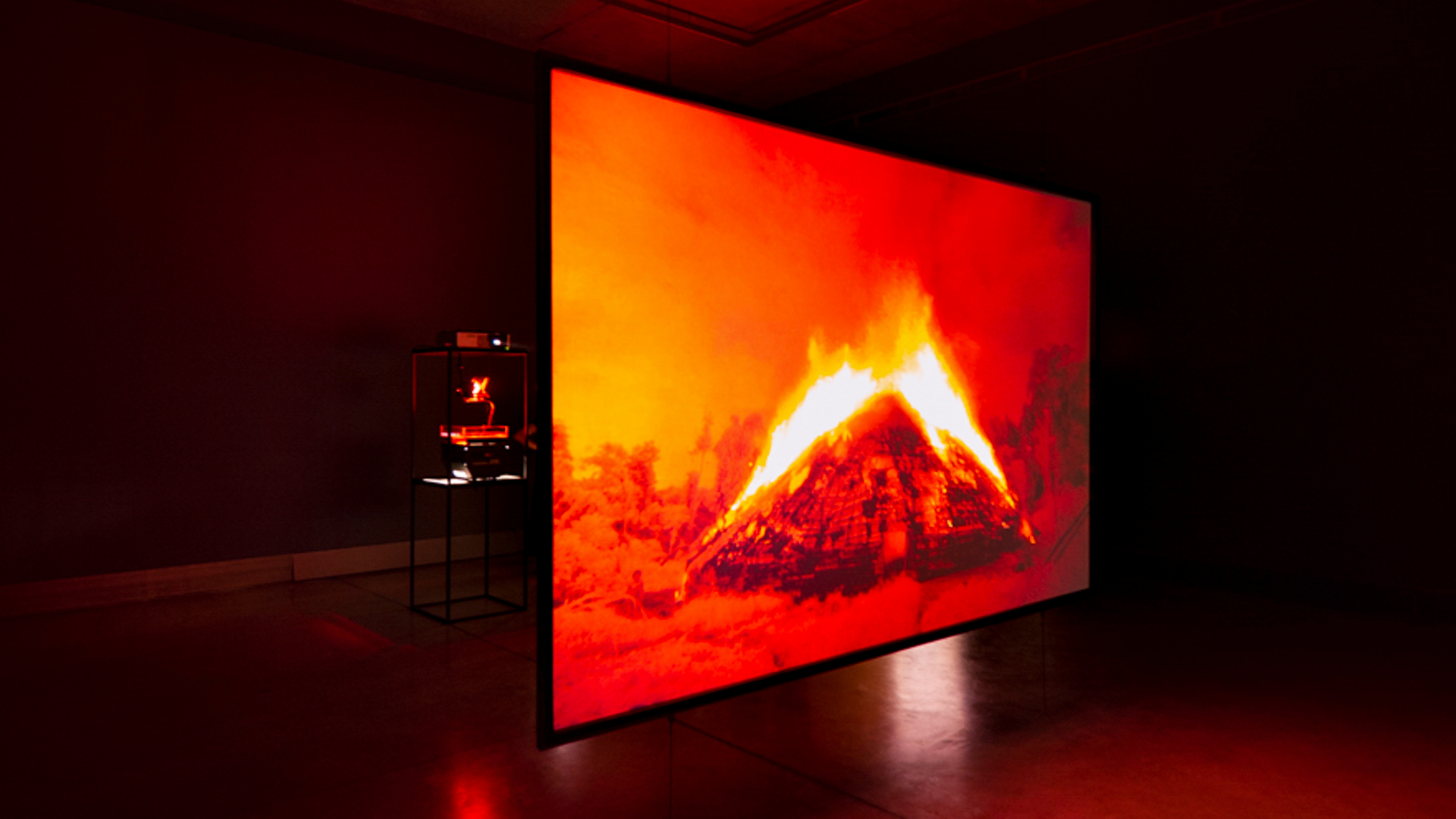 Obra Yano-a, 2005, de Claudia Andujar, Gisela Motta e Leandro Lima. Acervo de arte contemporânea Inhotim