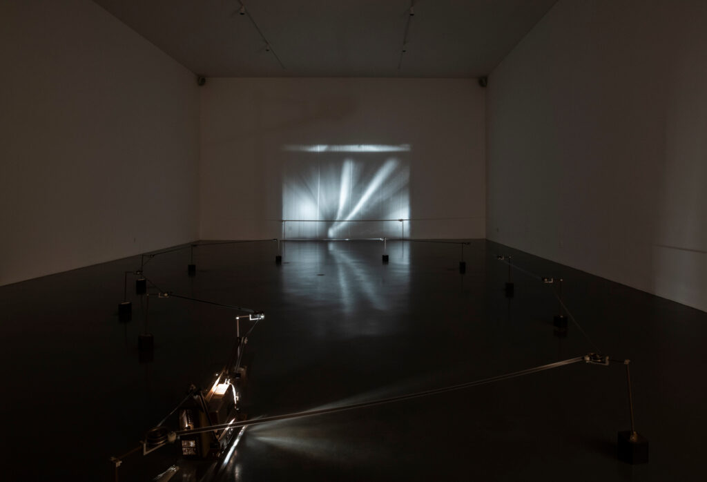 Obra Ão, 1981, de Tunga. Acervo de arte contemporânea Inhotim