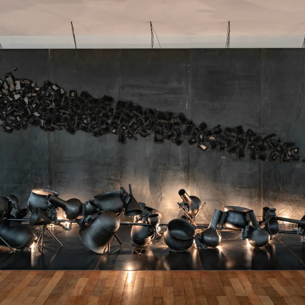 Obra sem título, 2001, de Tunga. Acervo de arte contemporânea Inhotim