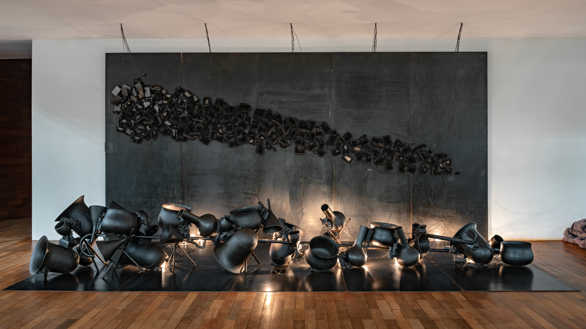 Obra sem título, 2001, de Tunga. Acervo de arte contemporânea Inhotim