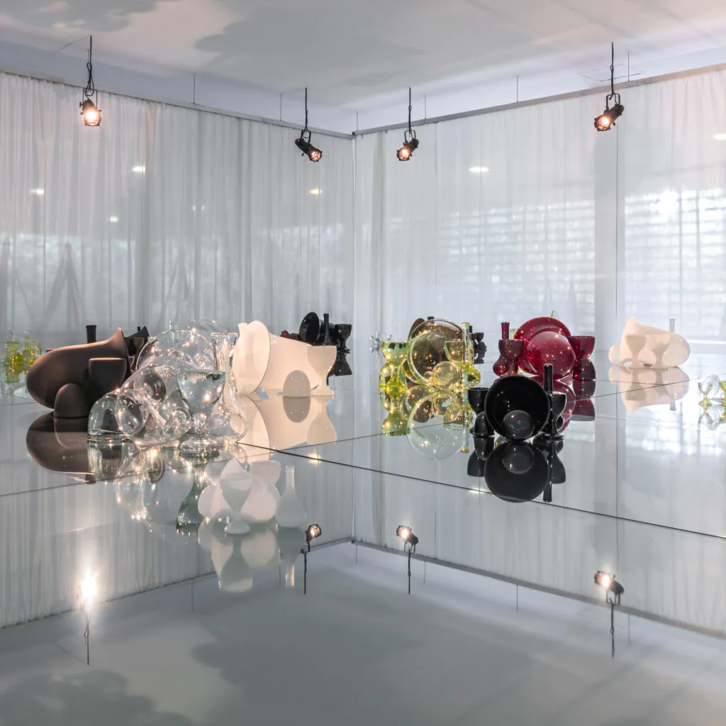 Obra Nociferatu Spectrum, 1999, de Tunga. Acervo de arte contemporânea Inhotim