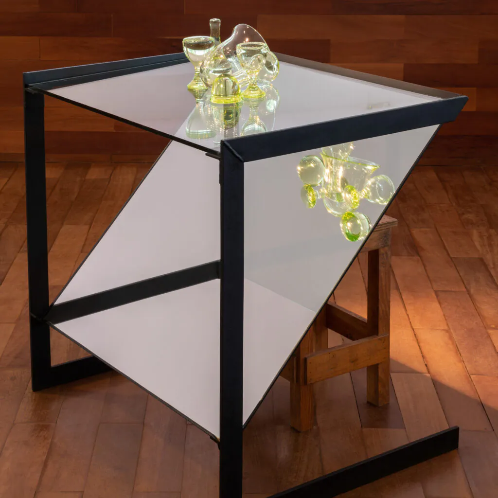 Obra Laboratório Nociferatu, 1999-2012, de Tunga. Acervo de arte contemporânea Inhotim