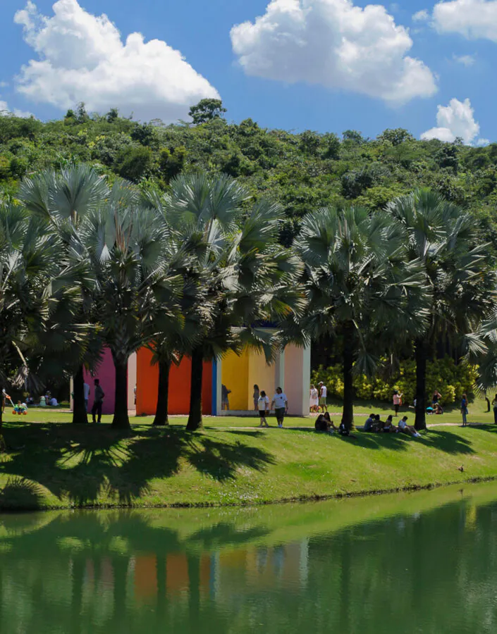 Educativo convida visitantes a explorarem as potencialidades textuais e imagéticas dos cartões postais. Foto: William Gomes