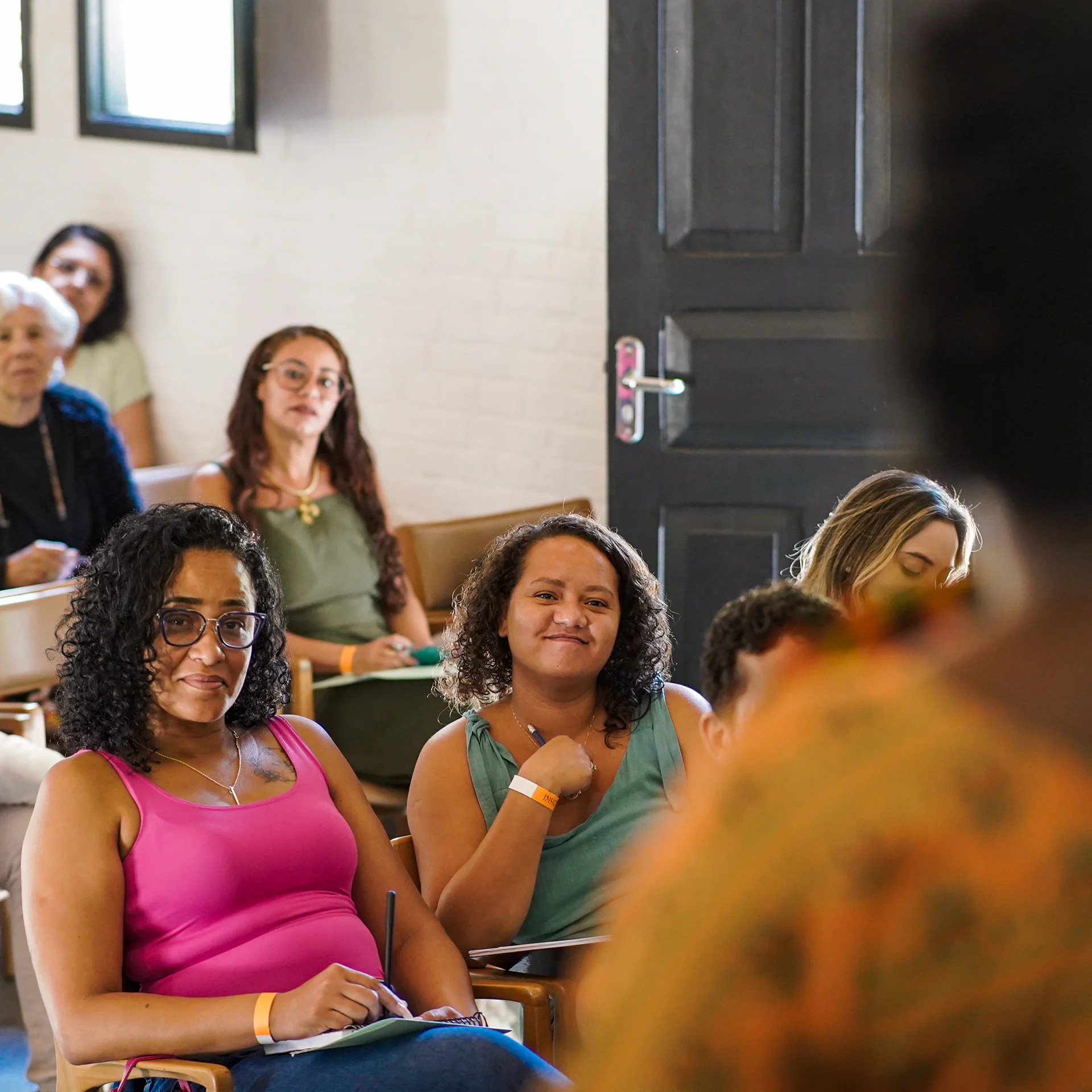 Livro compila os projetos e pesquisas de 10 professoras e professores que integraram o projeto Descentralizando o Acesso. Foto: Artur Souza Foto: Brendon Campos