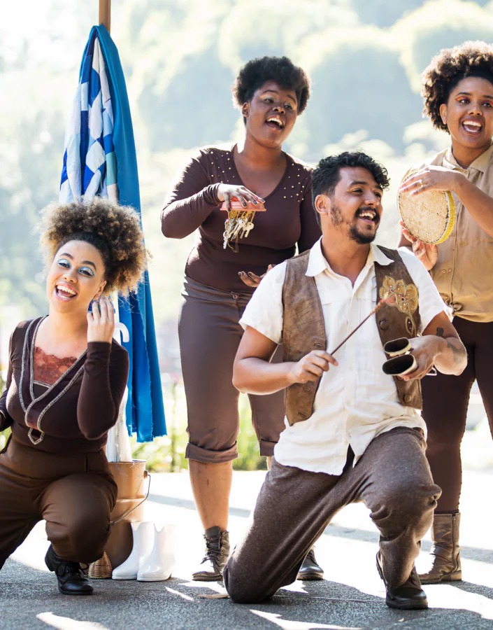 In July’s edition of Meetings with Inhotim, Cia. Bando brings a reinterpretation of the African myth The Wedding of Princess Abena. Photo: Pablo Bernardo. 