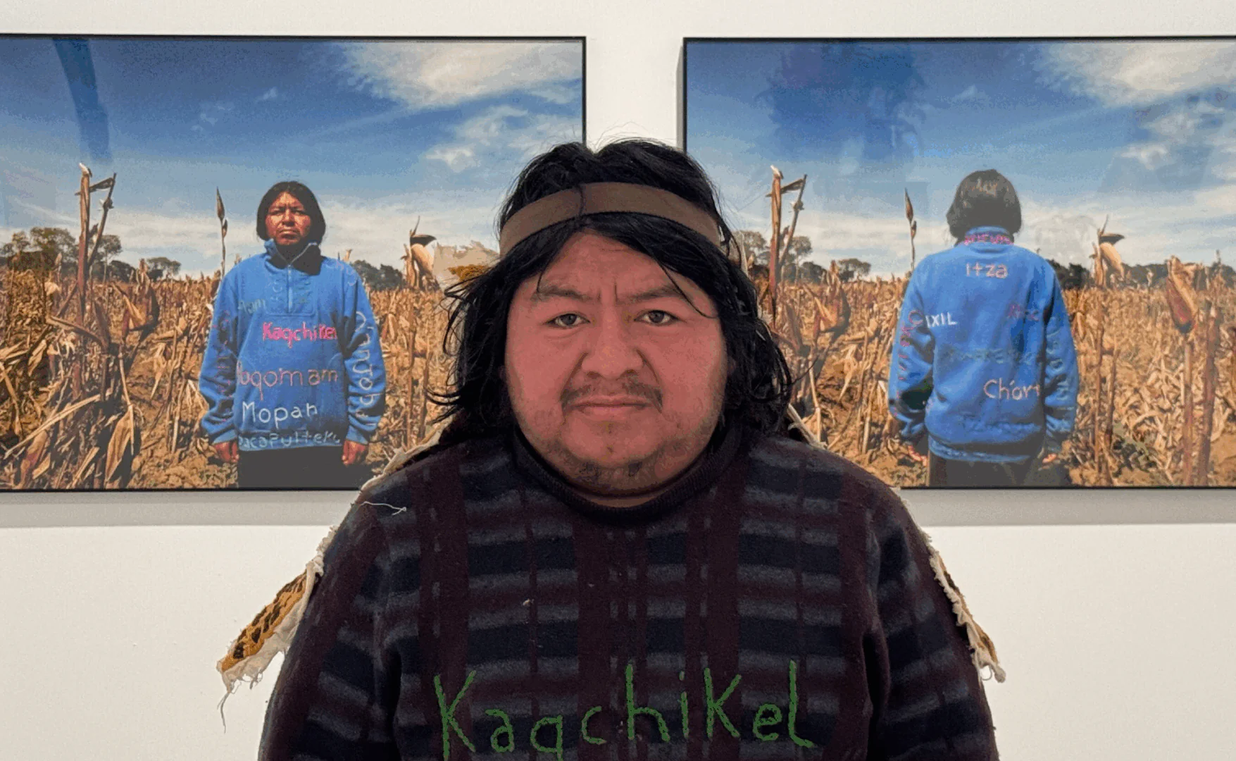 A exposição de Edgar Calel, reconhecido por entrelaçar arte contemporânea e cosmovisão kaqchikel-maia, evidencia o caráter comunitário, espiritual e político da produção do artista. Foto: Acervo Pessoal do Artista