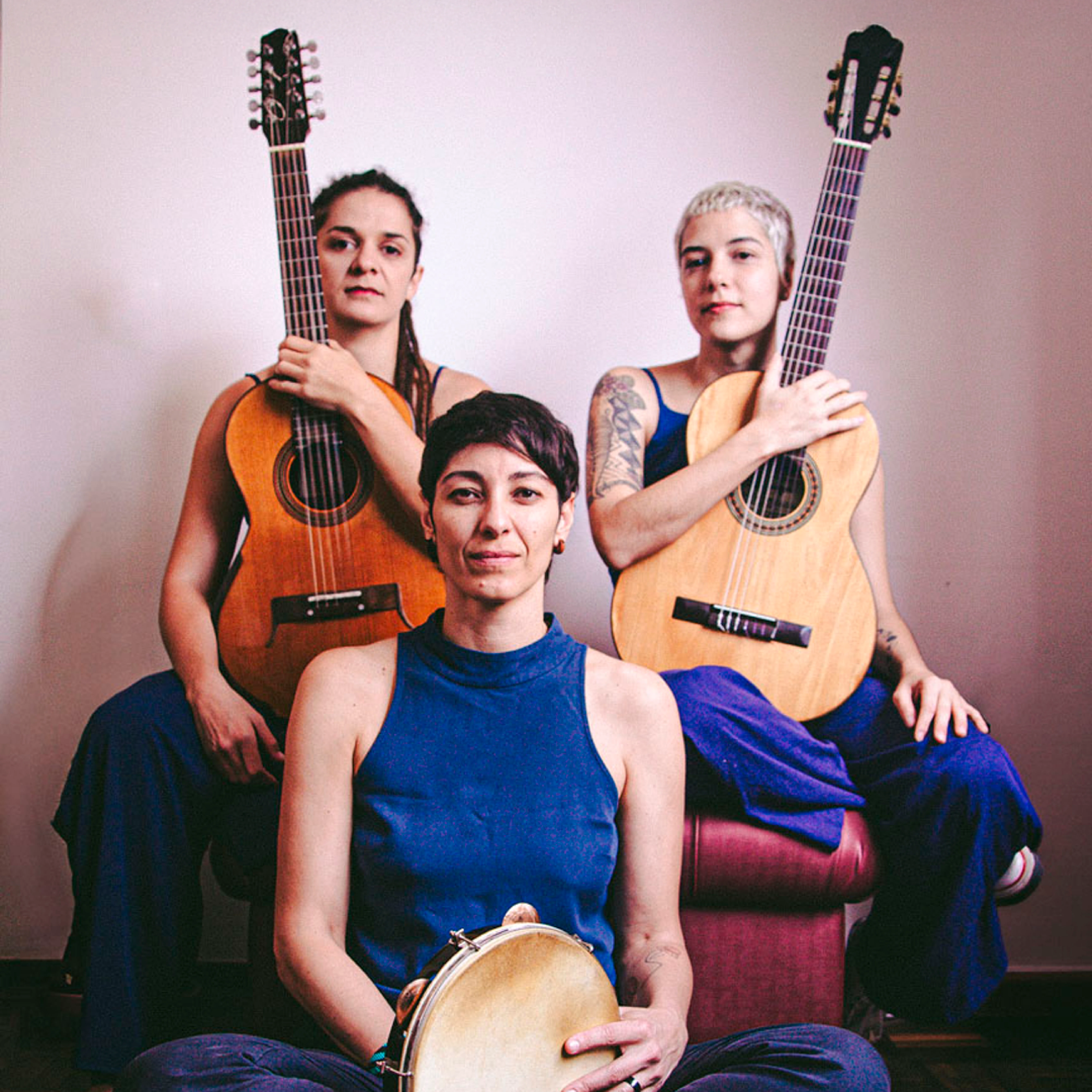 Analu Braga, Bia Nascimento e Letícia Leal apresentam obras de grandes nomes da música brasileira. Foto: Bárbara Moreira.