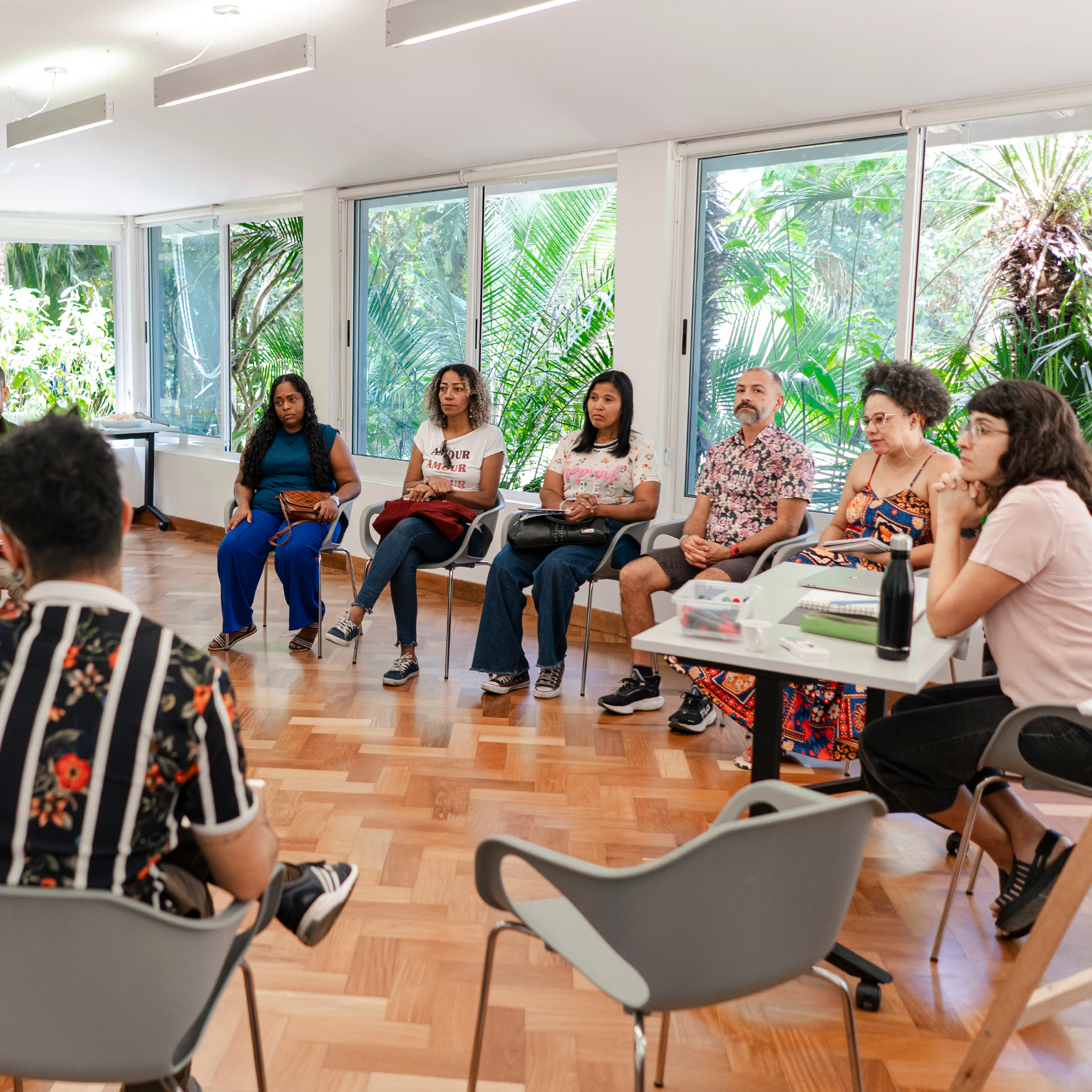 Livro compila os projetos e pesquisas de 10 professoras e professores que integraram o projeto Descentralizando o Acesso. Foto: Artur Souza Foto: Brendon Campos