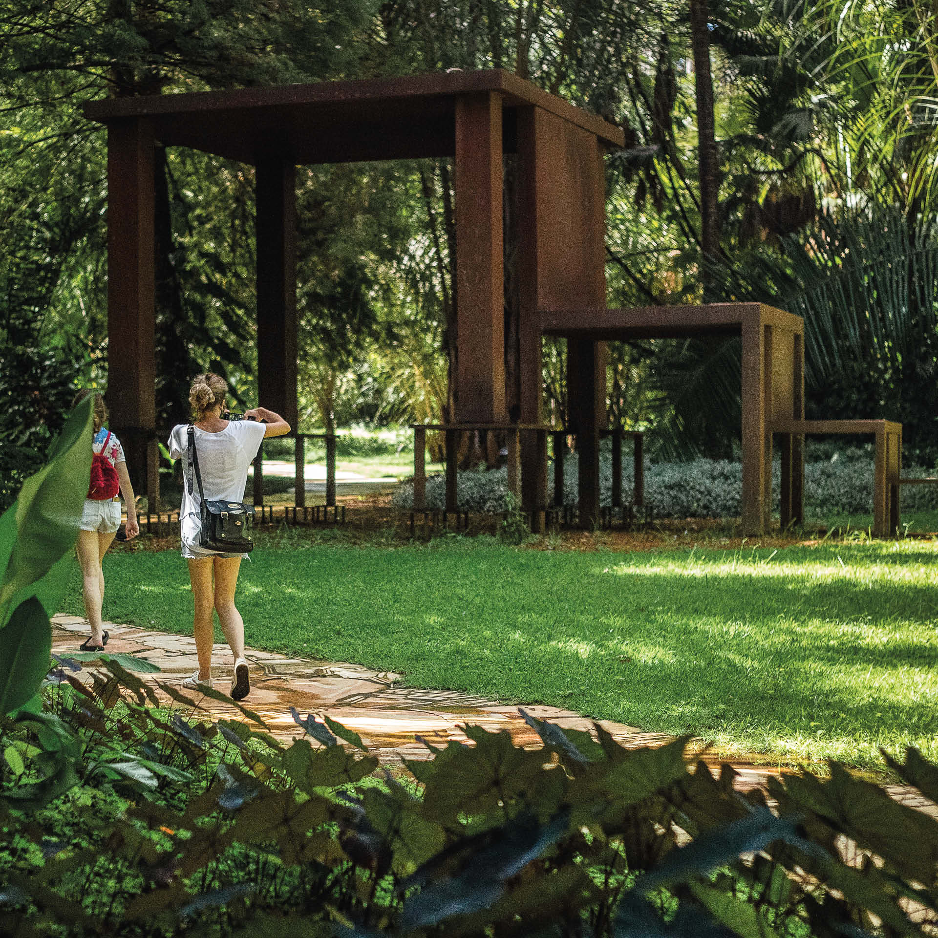 Em abril, inaugurações de Dalton Paula, Lais Myrrha e davi de jesus do nascimento, além de mais atividades. Foto João Marcos Rosa