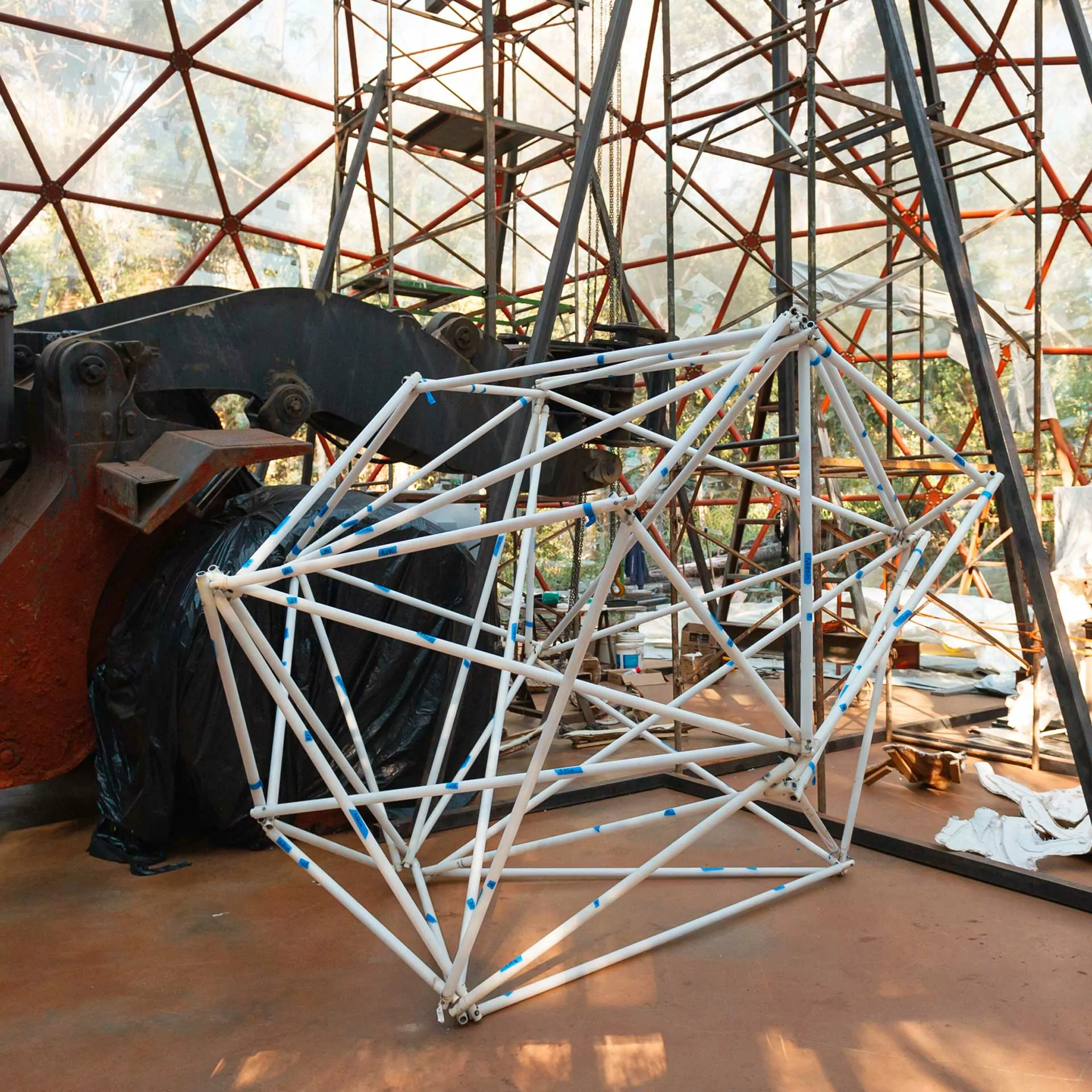 No novo episódio da série, os detalhes do trabalho minuscioso de restauração da obra de Matthew Barney. Foto: Arquivo Inhotim.