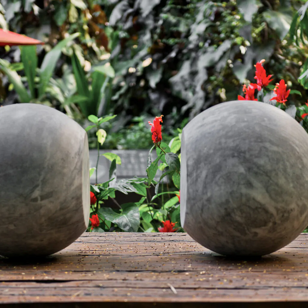 Escultura para todos os materiais não transparentes (1985) de Waltercio Caldas. Acervo de arte contemporânea Inhotim