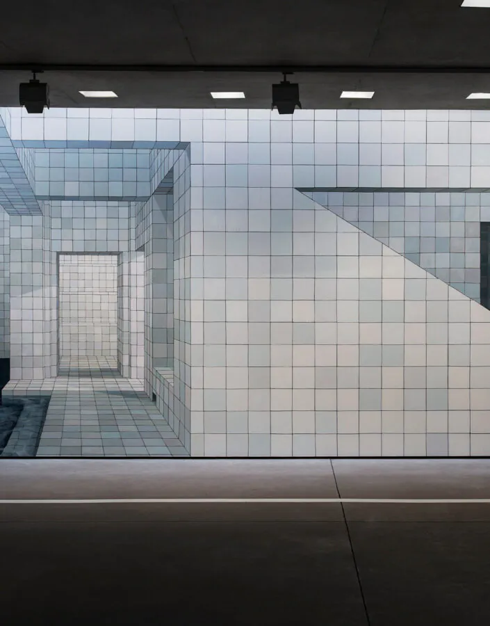 Adriana Varejão, O colecionador, 2008, óleo sobre tela, 320x750 cm. Foto: Daniel Mansur