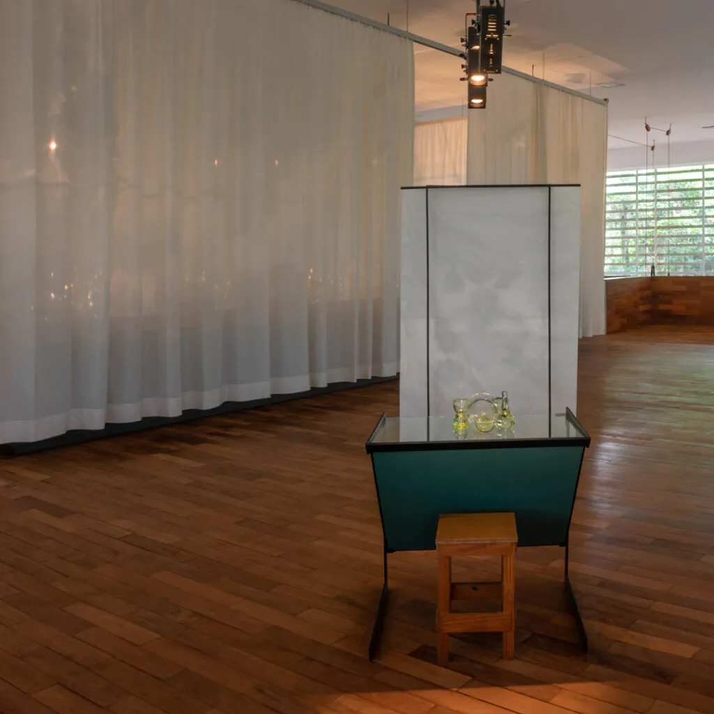 Obra Laboratório Nociferatu, 1999-2012, de Tunga. Acervo de arte contemporânea Inhotim