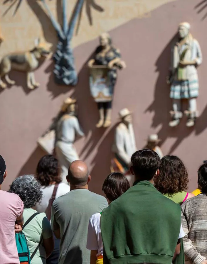 The visits have as their starting point the reflections and mediations shared by Inhotim Educators. Photo by Fernando Pilate